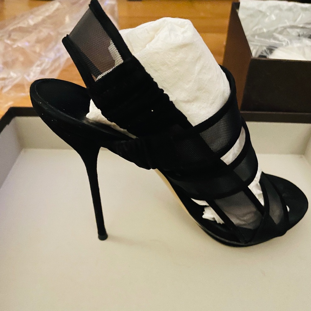 Gucci brand new black stilettos 8.5. box/ dust bag